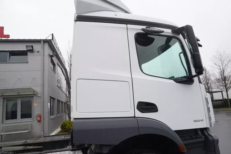 Mercedes Actros 1824 / Rama do zabudowy 9.1 m / kabina sypialna zdjęcie 18
