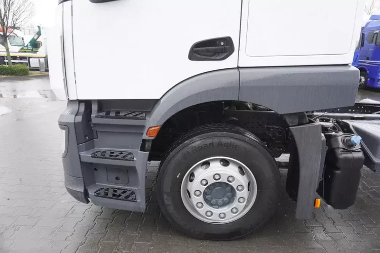 Mercedes Actros 1824 / Rama do zabudowy 9.1 m / kabina sypialna zdjęcie 19