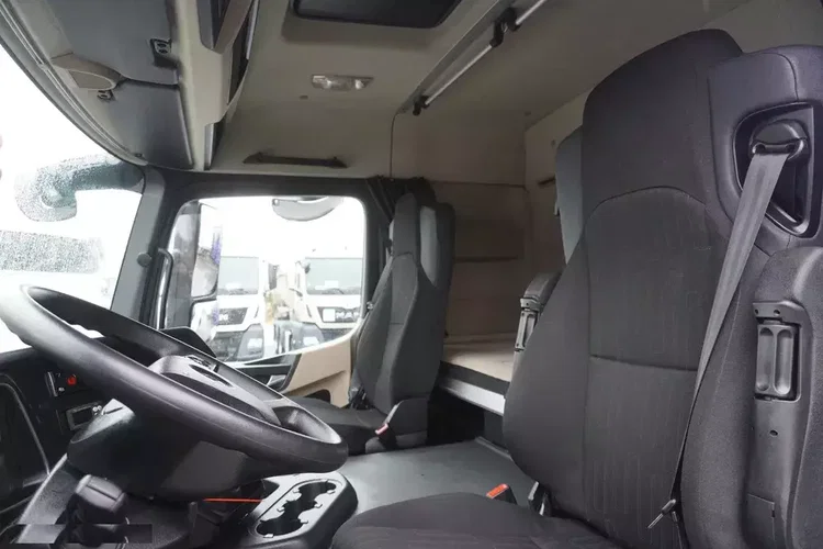 Mercedes Actros 1824 / Rama do zabudowy 9.1 m / kabina sypialna zdjęcie 22
