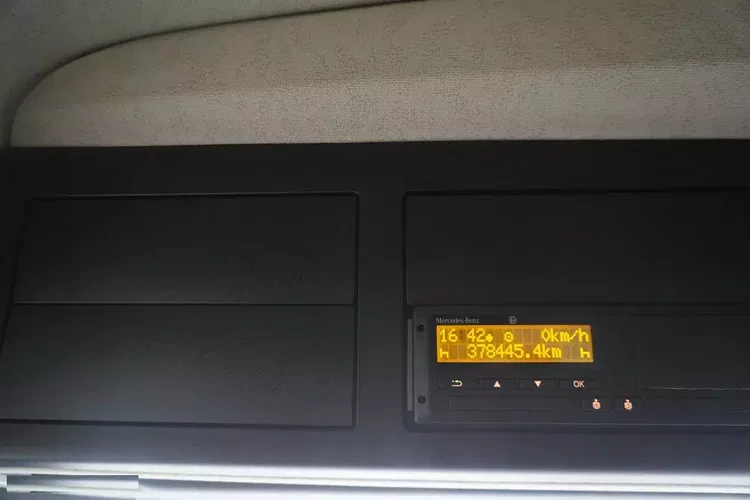 Mercedes Actros 1824 / Rama do zabudowy 9.1 m / kabina sypialna zdjęcie 23