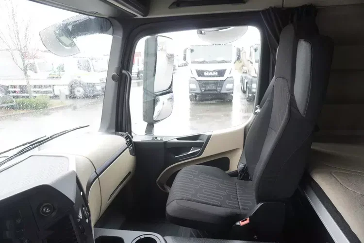 Mercedes Actros 1824 / Rama do zabudowy 9.1 m / kabina sypialna zdjęcie 26