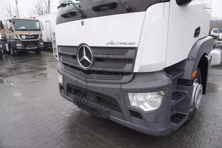 Mercedes Actros 1824 / Rama do zabudowy 9.1 m / kabina sypialna zdjęcie 9