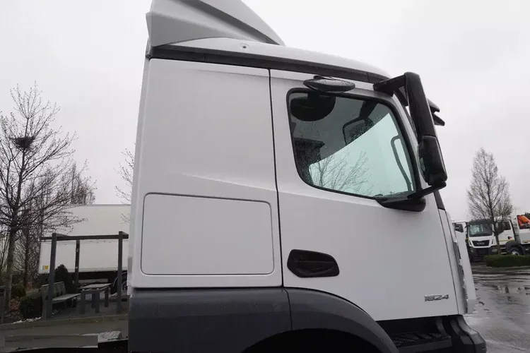 Mercedes Actros 1824 / Rama do zabudowy 9.1 m / kabina sypialna zdjęcie 14