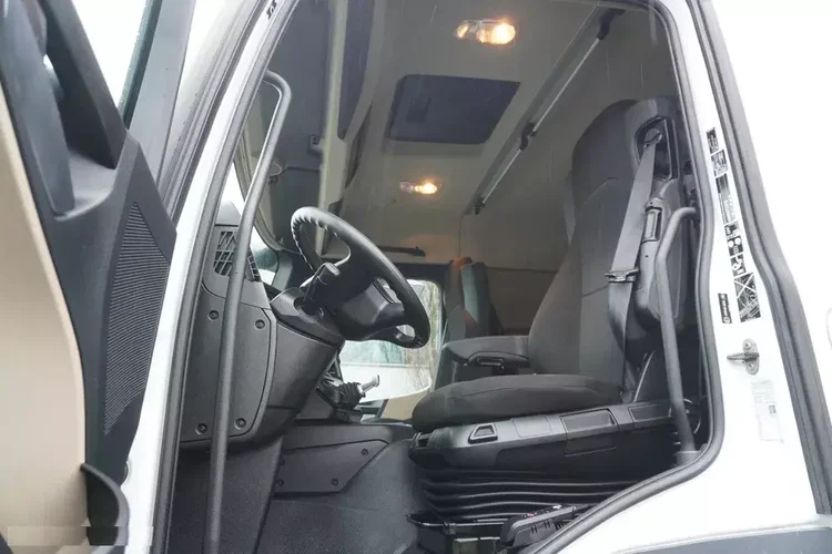 Mercedes Actros 1824 / Rama do zabudowy 9.1 m / kabina sypialna zdjęcie 17