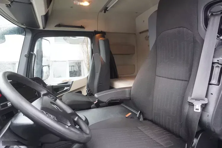 Mercedes Actros 1824 / Rama do zabudowy 9.1 m / kabina sypialna zdjęcie 18