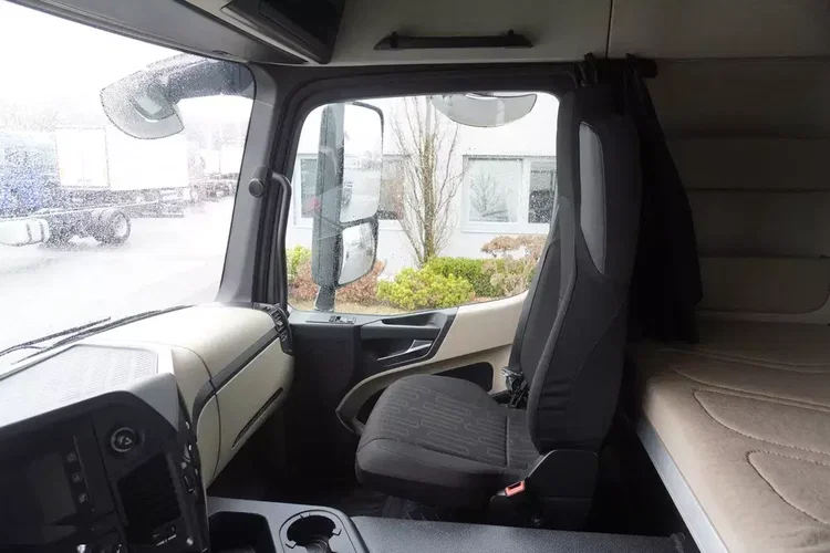 Mercedes Actros 1824 / Rama do zabudowy 9.1 m / kabina sypialna zdjęcie 20