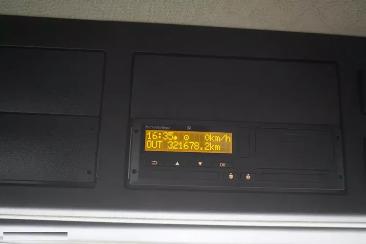 Mercedes Actros 1824 / Rama do zabudowy 9.1 m / kabina sypialna zdjęcie 22