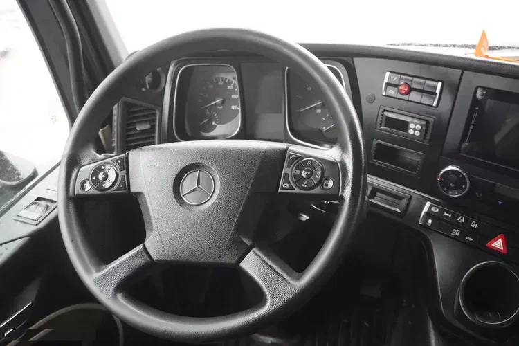 Mercedes Actros 1824 / Rama do zabudowy 9.1 m / kabina sypialna zdjęcie 23