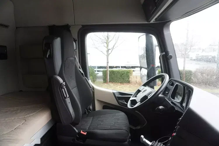 Mercedes Actros 1824 / Rama do zabudowy 9.1 m / kabina sypialna zdjęcie 24