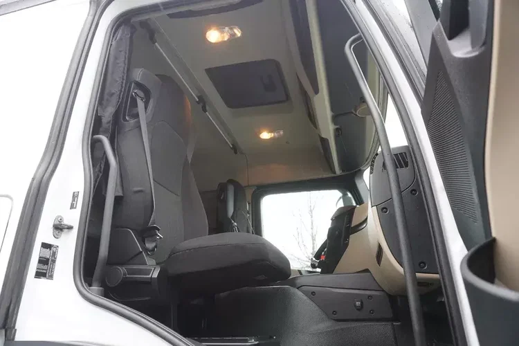 Mercedes Actros 1824 / Rama do zabudowy 9.1 m / kabina sypialna zdjęcie 28