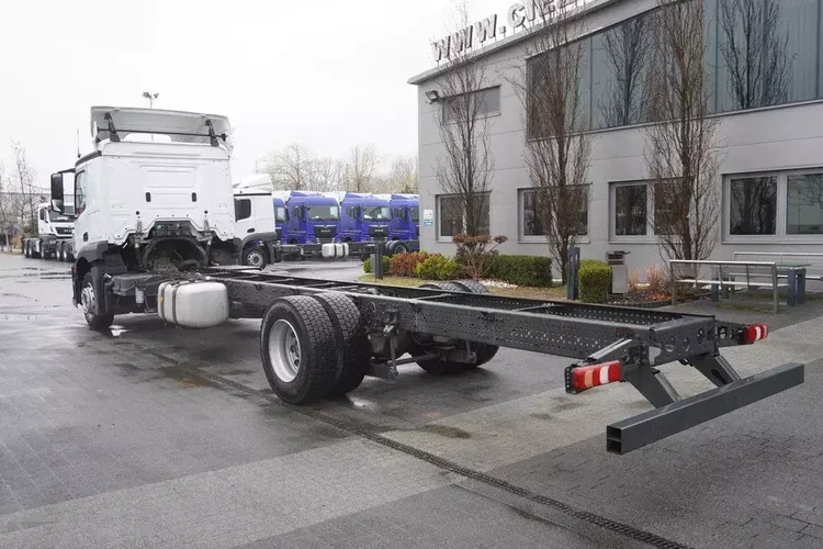 Mercedes Actros 1824 / Rama do zabudowy 9.1 m / kabina sypialna zdjęcie 3