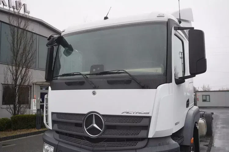 Mercedes Actros 1824 / Rama do zabudowy 9.1 m / kabina sypialna zdjęcie 7