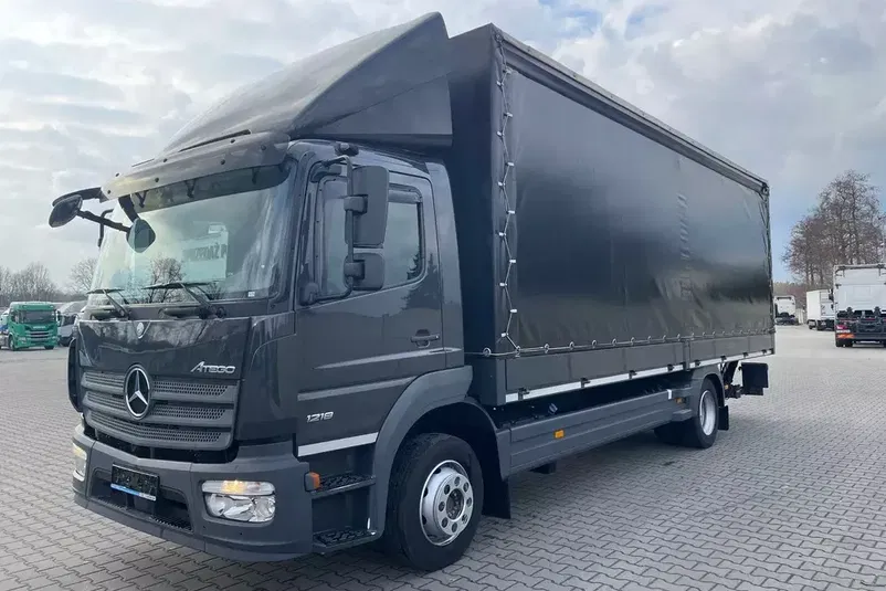 samochód ciężarowy Mercedes zdjęcie 1