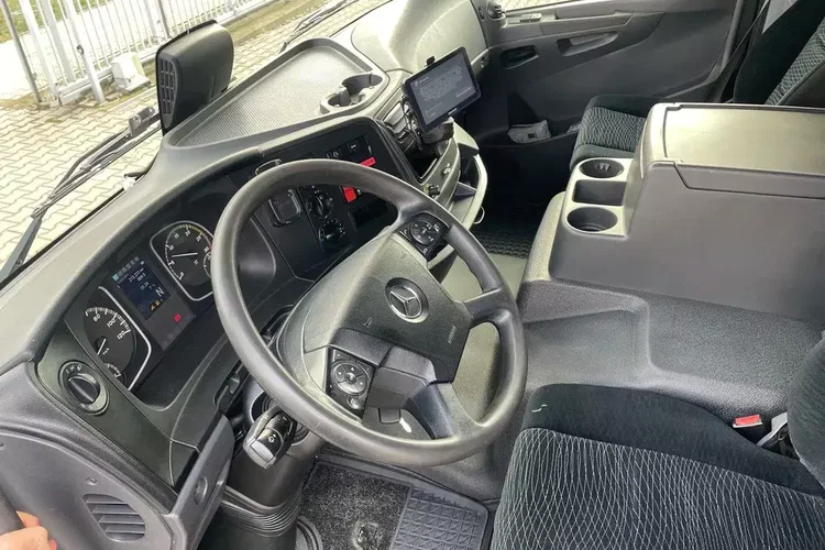 Mercedes 1218 zdjęcie 10