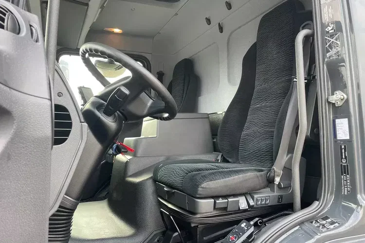 Mercedes 1218 zdjęcie 11