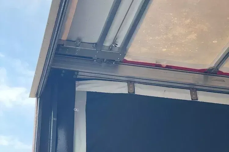 Mercedes 1218 zdjęcie 14