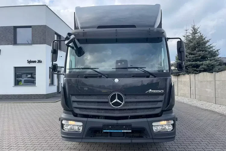 Mercedes 1218 zdjęcie 3