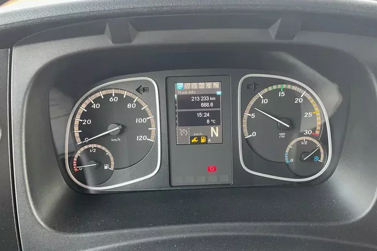 Mercedes 1218 zdjęcie 9