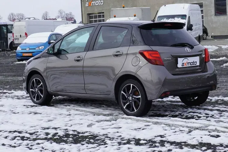 Toyota yaris zdjęcie 18