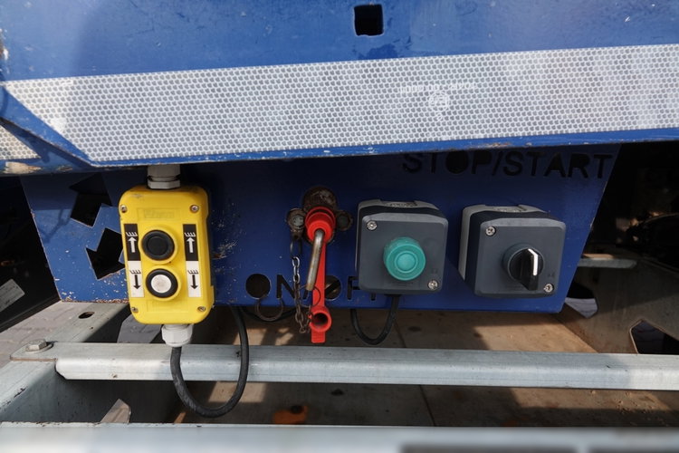 Volvo FM 410 / 6x2 / LAWETA + HDS PALFINGER PK 18500 / OŚ PODNOSZONA  / NAJAZDY HYDRAULICZNE / WCIĄGARKA / EURO 6  zdjęcie 33