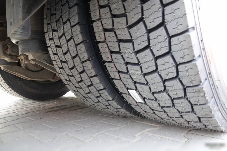 Volvo FM 410 / 6x2 / LAWETA + HDS PALFINGER PK 18500 / OŚ PODNOSZONA  / NAJAZDY HYDRAULICZNE / WCIĄGARKA / EURO 6  zdjęcie 36