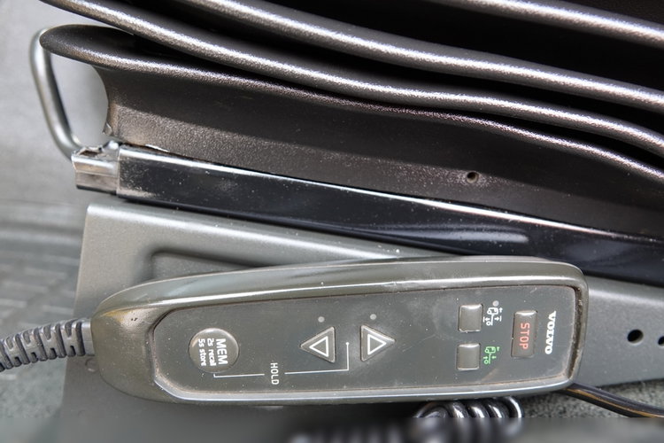 Volvo FM 410 / 6x2 / LAWETA + HDS PALFINGER PK 18500 / OŚ PODNOSZONA  / NAJAZDY HYDRAULICZNE / WCIĄGARKA / EURO 6  zdjęcie 41