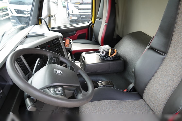 Volvo FM 410 / 6x2 / LAWETA + HDS PALFINGER PK 18500 / OŚ PODNOSZONA  / NAJAZDY HYDRAULICZNE / WCIĄGARKA / EURO 6  zdjęcie 42