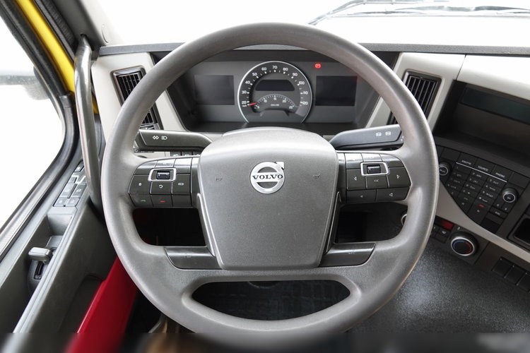 Volvo FM 410 / 6x2 / LAWETA + HDS PALFINGER PK 18500 / OŚ PODNOSZONA  / NAJAZDY HYDRAULICZNE / WCIĄGARKA / EURO 6  zdjęcie 45