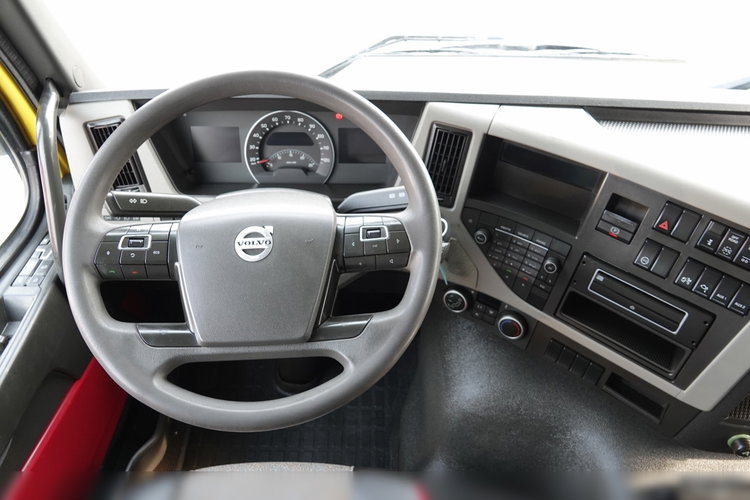 Volvo FM 410 / 6x2 / LAWETA + HDS PALFINGER PK 18500 / OŚ PODNOSZONA  / NAJAZDY HYDRAULICZNE / WCIĄGARKA / EURO 6  zdjęcie 46