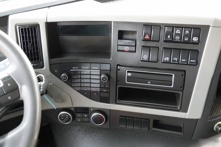 Volvo FM 410 / 6x2 / LAWETA + HDS PALFINGER PK 18500 / OŚ PODNOSZONA  / NAJAZDY HYDRAULICZNE / WCIĄGARKA / EURO 6  zdjęcie 47