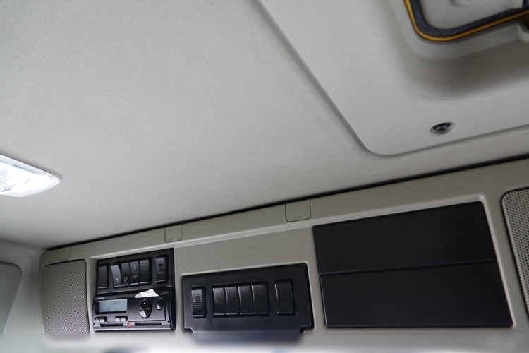 Volvo FM 410 / 6x2 / LAWETA + HDS PALFINGER PK 18500 / OŚ PODNOSZONA  / NAJAZDY HYDRAULICZNE / WCIĄGARKA / EURO 6  zdjęcie 50