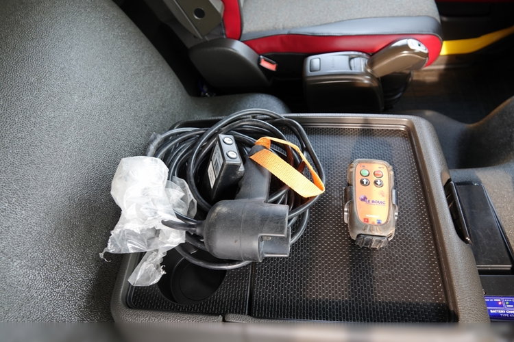 Volvo FM 410 / 6x2 / LAWETA + HDS PALFINGER PK 18500 / OŚ PODNOSZONA  / NAJAZDY HYDRAULICZNE / WCIĄGARKA / EURO 6  zdjęcie 52