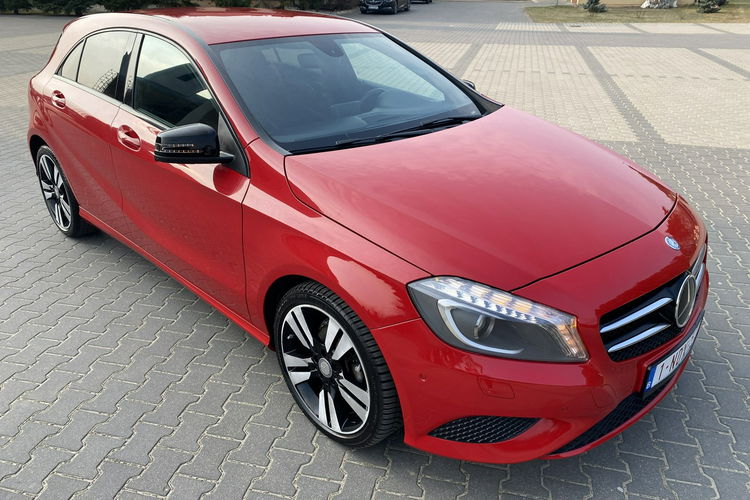 Mercedes A 180 Ledy+Panorama+Czarna podsufitka+Ksenob+Półskóra+Klimatronic+NAVI zdjęcie 15