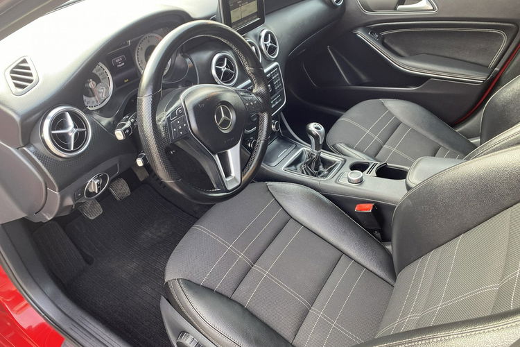 Mercedes A 180 Ledy+Panorama+Czarna podsufitka+Ksenob+Półskóra+Klimatronic+NAVI zdjęcie 17
