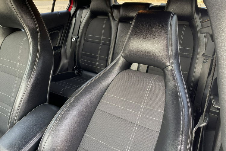 Mercedes A 180 Ledy+Panorama+Czarna podsufitka+Ksenob+Półskóra+Klimatronic+NAVI zdjęcie 19