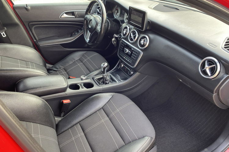 Mercedes A 180 Ledy+Panorama+Czarna podsufitka+Ksenob+Półskóra+Klimatronic+NAVI zdjęcie 20
