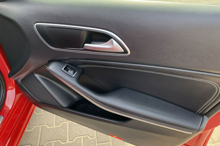 Mercedes A 180 Ledy+Panorama+Czarna podsufitka+Ksenob+Półskóra+Klimatronic+NAVI zdjęcie 24