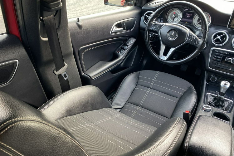 Mercedes A 180 Ledy+Panorama+Czarna podsufitka+Ksenob+Półskóra+Klimatronic+NAVI zdjęcie 26