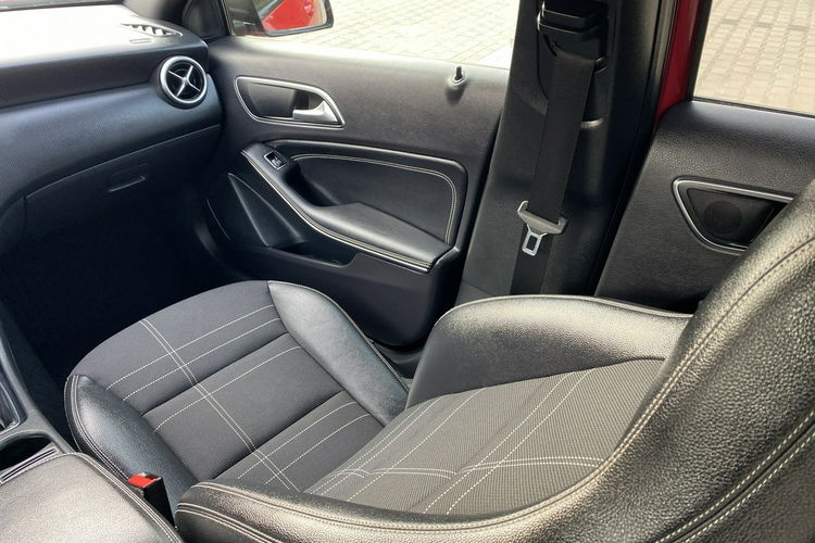 Mercedes A 180 Ledy+Panorama+Czarna podsufitka+Ksenob+Półskóra+Klimatronic+NAVI zdjęcie 27