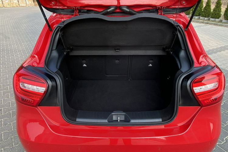 Mercedes A 180 Ledy+Panorama+Czarna podsufitka+Ksenob+Półskóra+Klimatronic+NAVI zdjęcie 38