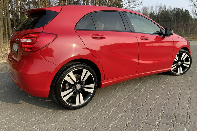 Mercedes A 180 Ledy+Panorama+Czarna podsufitka+Ksenob+Półskóra+Klimatronic+NAVI zdjęcie 9