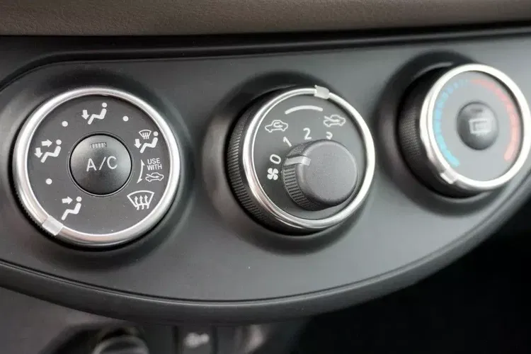 Toyota yaris zdjęcie 64