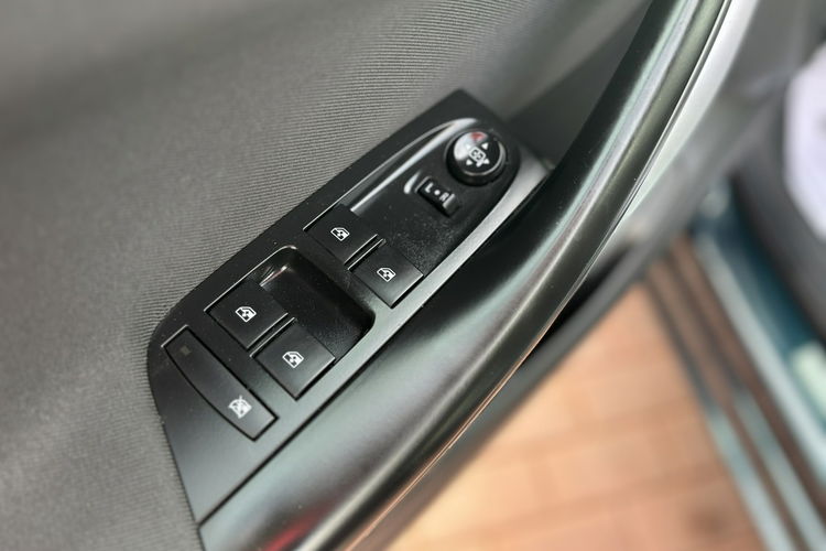 Opel Astra Gwarancja, Wypas, Stan Bardzo Dobry zdjęcie 10