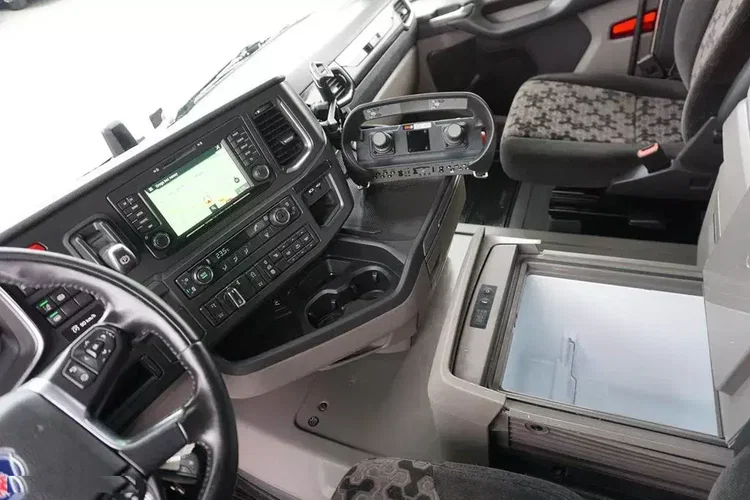 Scania R 450 / E 6 / 6 X 2 / SKRZYNIOWY + HDS / HIAB 192 ES – 3 / OŚ SKRETNA zdjęcie 9