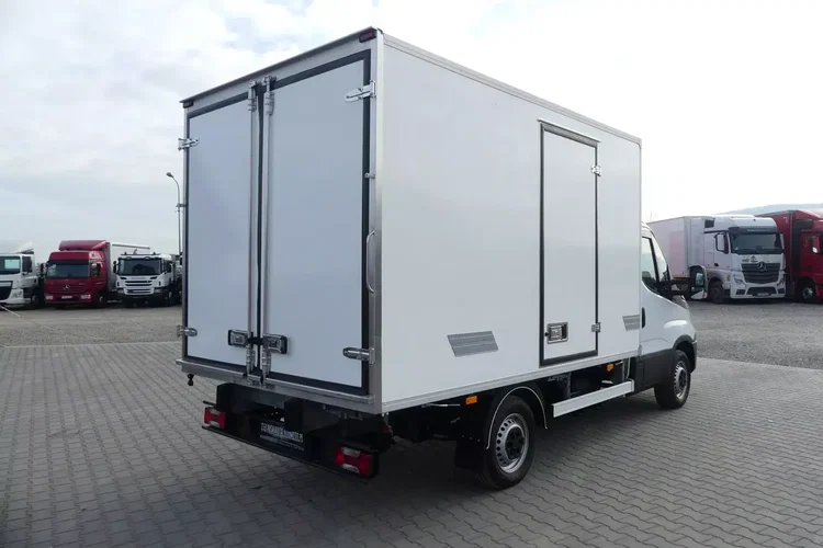 Iveco DAILY 35S15 / CHŁODNIA / SUPER STAN / Silnik 2998.00 cm3 / Agregat CARRIER XARIOS 350 / zdjęcie 10