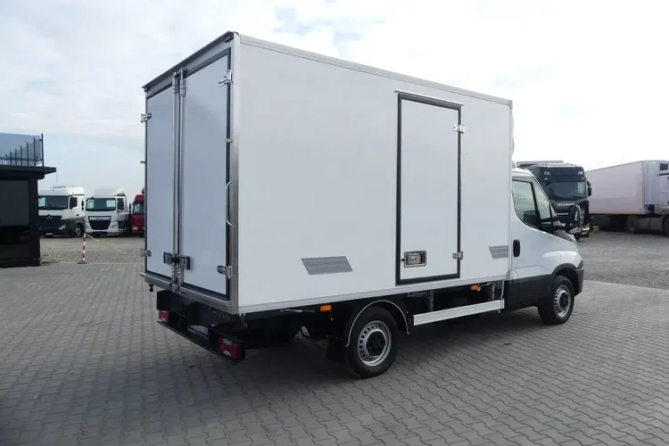 Iveco DAILY 35S15 / CHŁODNIA / SUPER STAN / Silnik 2998.00 cm3 / Agregat CARRIER XARIOS 350 / zdjęcie 11