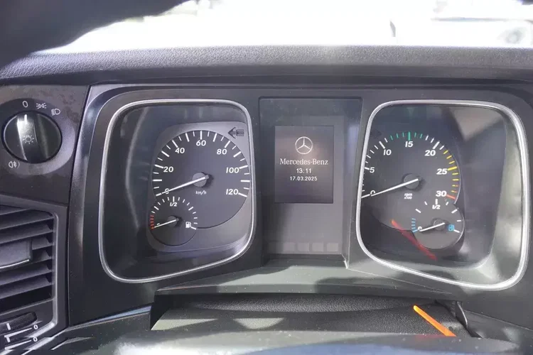 Mercedes Actros 1824 / Rama do zabudowy 9.1 m / kabina sypialna zdjęcie 19