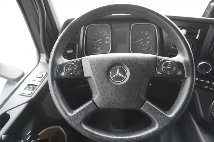 Mercedes Actros 1824 / Rama do zabudowy 9.1 m / kabina sypialna zdjęcie 20