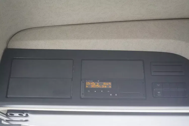 Mercedes Actros 1824 / Rama do zabudowy 9.1 m / kabina sypialna zdjęcie 23