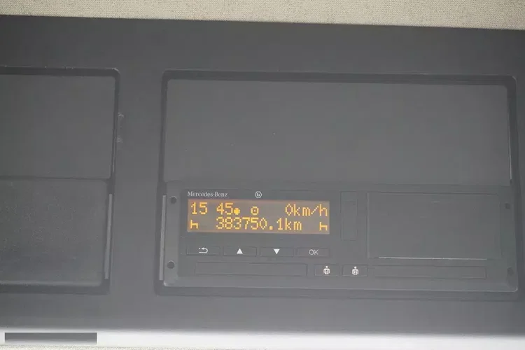 Mercedes Actros 1824 / Rama do zabudowy 9.1 m / kabina sypialna zdjęcie 24